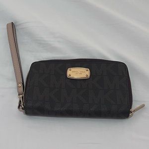 Michael Kors Wristlet